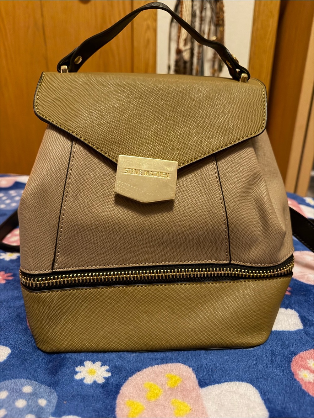 Steve Madden Beige and Olive Structured Top-Handle Women’s Bag NEW WITHOUT TAG